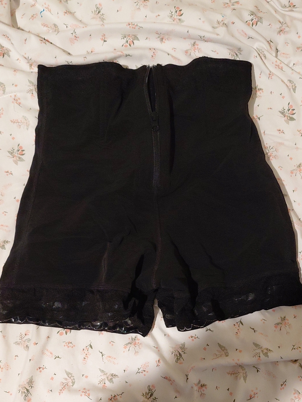 High-Waist Black Shaping Shorts with Lace Trim and Front Zip